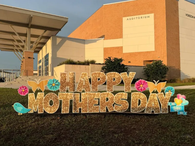 Celebration yard greeting display