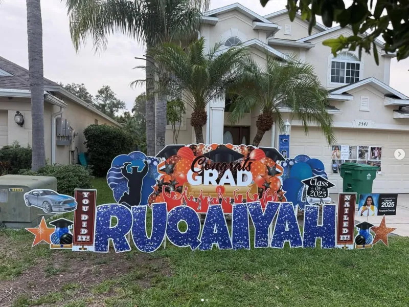 Graduation yard greeting display